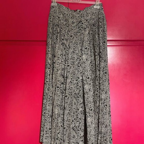 Pleated pants like new, designer vintage, black and white
