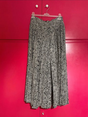 Pleated pants like new, designer vintage, black and white