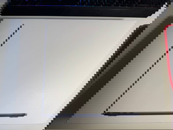 Apple MacBook air 2024 M3 chip 256GB 8gb RAM