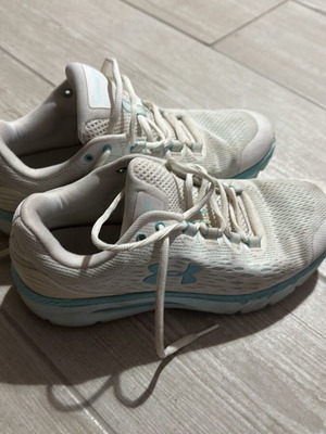 Under Armour athletic shoes used, size 40, white turquoise