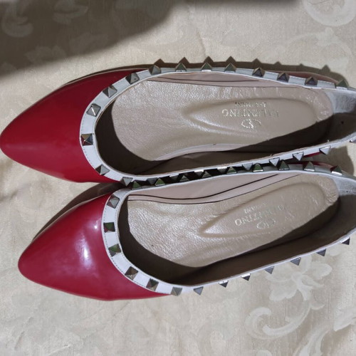 Valentina Karavani No 40 like new