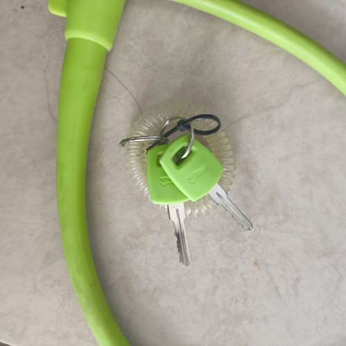 Bicycle lock like new with 2 keys, flexible design