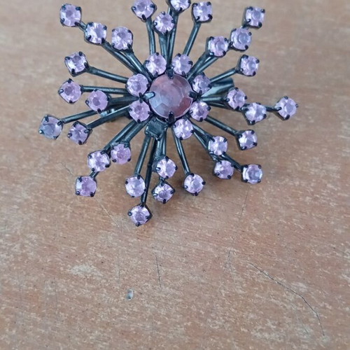 Pink brooch like new, missing one rhinestone
