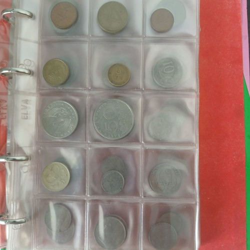 Coin collection used, 90 coins from various countries with case