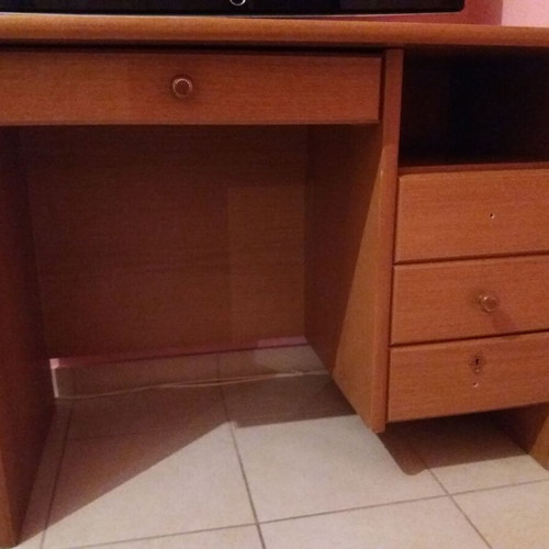 Melamine desk used, dimensions 1m x 60cm x 76cm