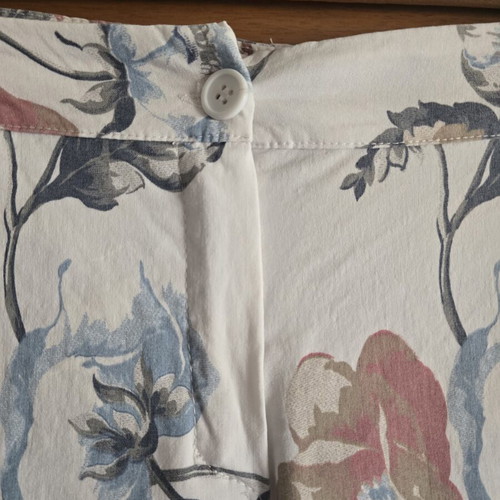 Women's pants with floral pattern on white background, like new, size XL