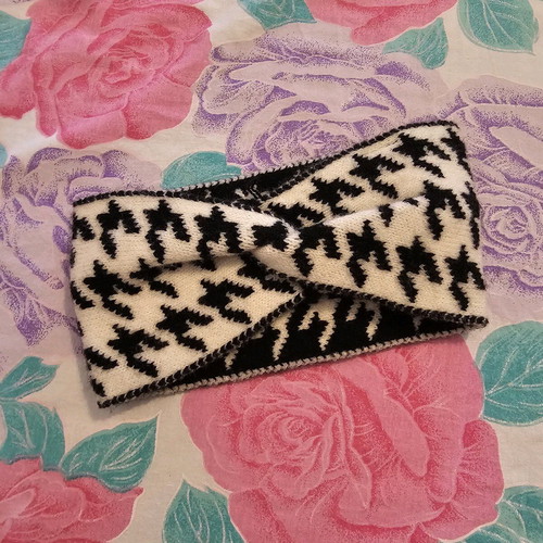 Knitted headband like new, pied-de-poule pattern, 100% viscose