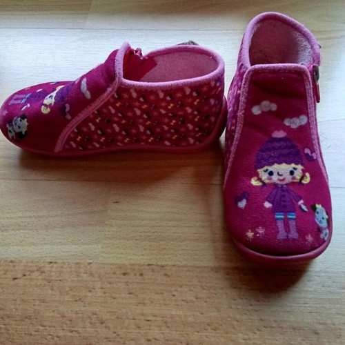 Comfy girls' slipper boot used size 26 pink purple