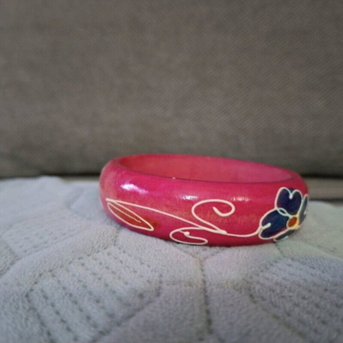 Set of 7 bone bracelets in various colors like new