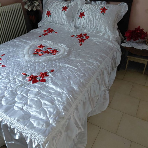 Vintage bedspread for double bed like new with pillows