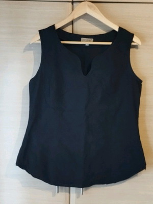 T-shirt black sleeveless size small like new