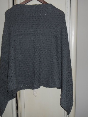 Knitted poncho new gray, one size