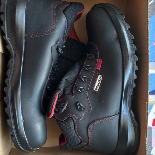 Robusta Step Forward work shoes size 42 new, unworn
