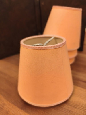 Set of 4 salmon lampshades for clip-on lighting