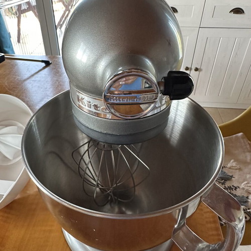 KitchenAid Artisan stand mixer like new with accessories