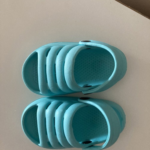 Children's turquoise flip-flops new, sizes 20-21