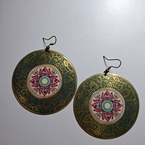 Dangling earrings used with designs, gold-colored