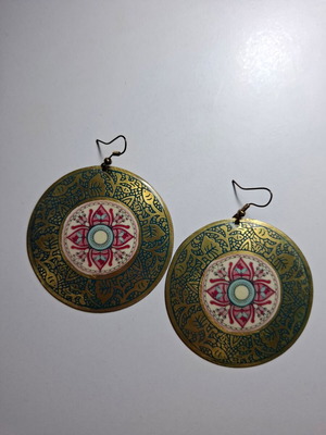 Dangling earrings used with designs, gold-colored