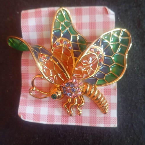 Vintage pin butterfly design, new condition