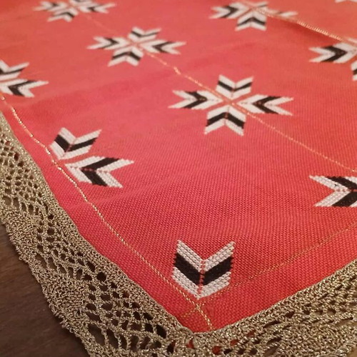 Embroidered table linens like new, set of 3 pieces