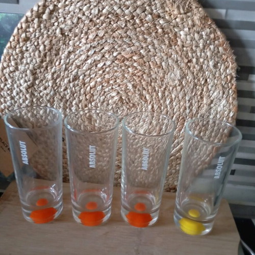 Absolut vodka glasses set of 4 like new, unique design