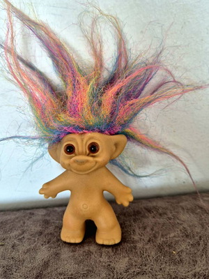 Efxoulis troll used with lucky horseshoe and colorful hair