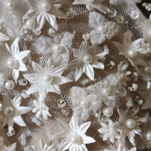 Wedding dress handmade used with embroidery, veil and feathers