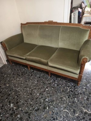Three-seater sofa set with two armchairs and two chairs used