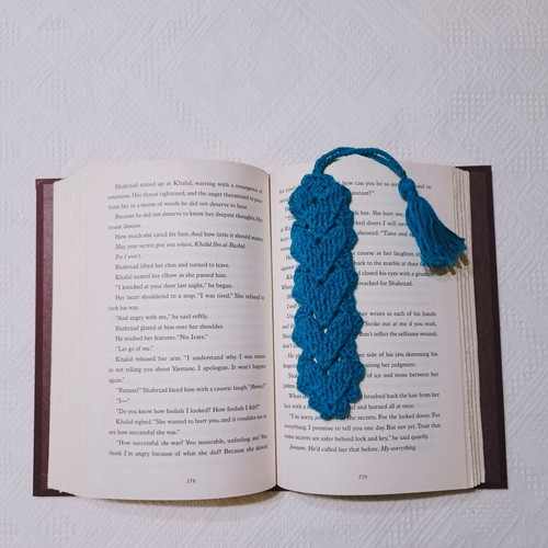 Knitted bookmark new with heart pattern and tassel