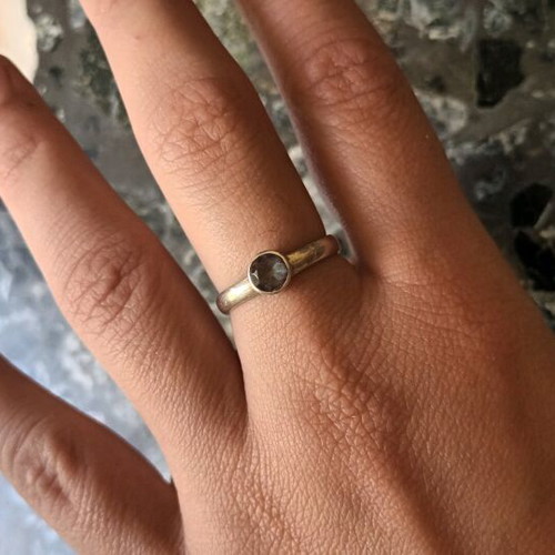 Silver ring 925 like new with purple iridescent stone, size 57