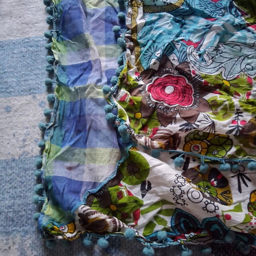 Multicolored scarf like new with pom poms