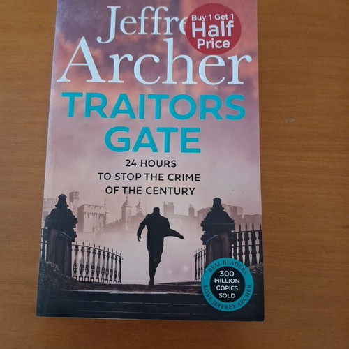 Traitors Gate by Jeffrey Archer used, English book