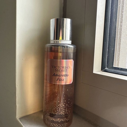 Victoria Secret Body Mist Amaretto Fizz 250 ml like new
