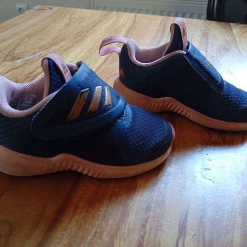 Adidas kids' sports shoes size 21 used