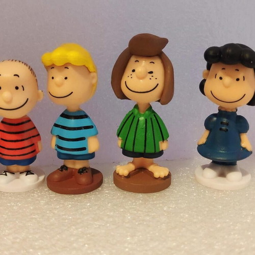 Peanuts Snoopy & Charlie Brown collectible figure set like new