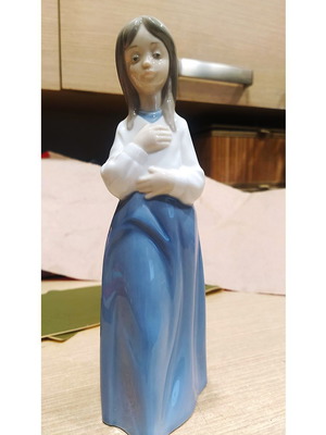 Φιγούρα NAO by Lladró "Young Girl in Prayer" σαν καινούργιο
