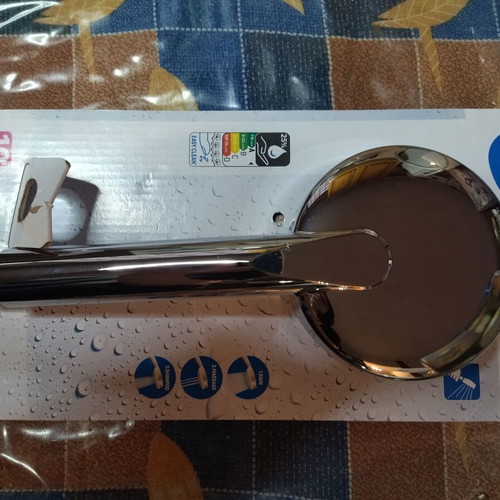 Sensea Easy Shower Head like new, 3 flow settings, easy clean system