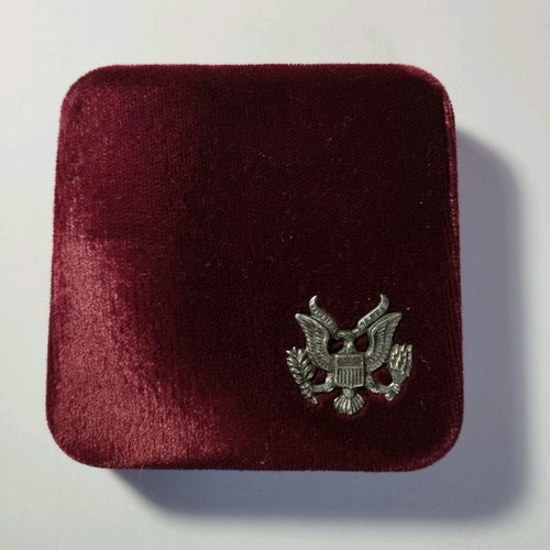 Liberty Eagle gold-plated medal in velvet case like new