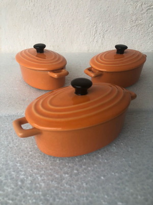 Mini heatproof cookware set of 3 LBT magnet terrines like new