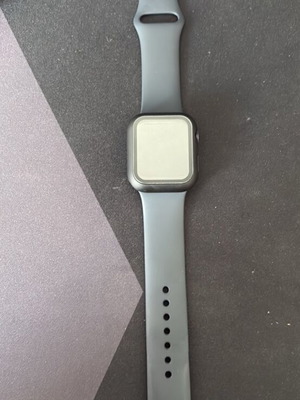 Apple Watch SE 2025 3rd Generation like new with protective case