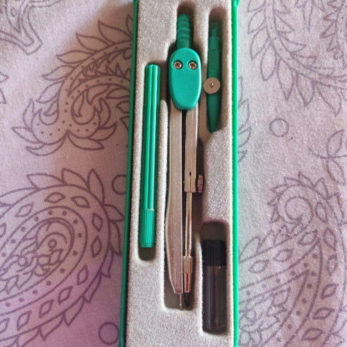 School compass used with pencil tip and extra replacement