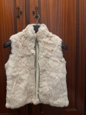 Γιλέκο μπεζ από γνήσια γούνα size small σαν καινούργιο