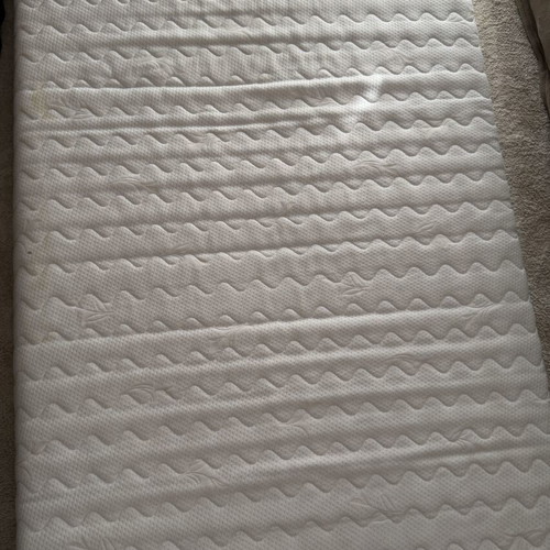 Memory Foam Semi-Double Mattress like new, 120x200x21cm