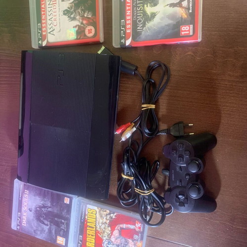 PlayStation 3 Super Slim 12 GB console like new with 4 games and controller