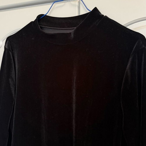 Velvet dress Shein black like new with side ruching