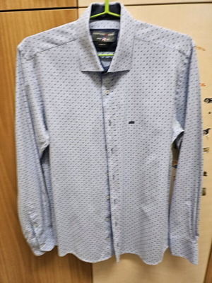 American Stars men's shirt medium like new, blue turquoise