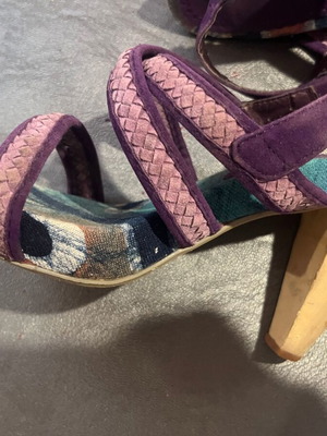 Sandals size 39 like new, multicolor suede with wooden heel