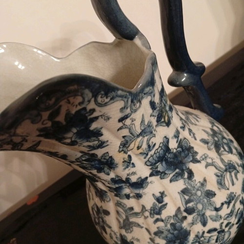 Blue and white porcelain plate and jug like new