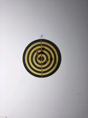 Darts game like new with 4 needles, 43 cm diameter, wall hanging