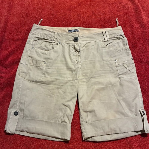 Women's beige bermuda shorts, size M